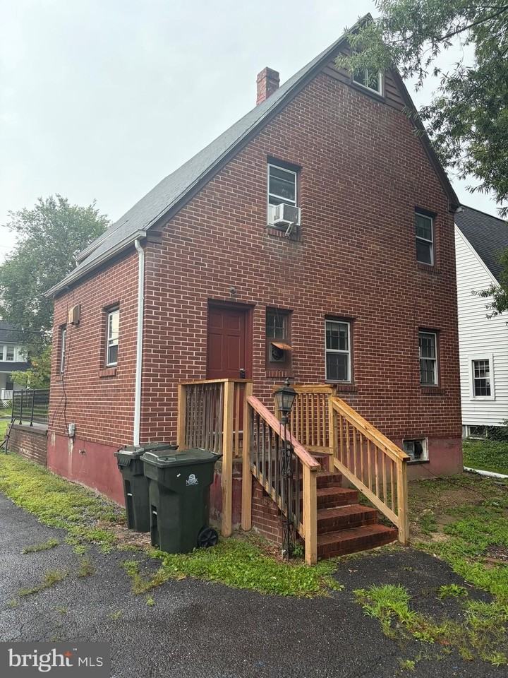 81 E Park Pl - Photo 2 of 14