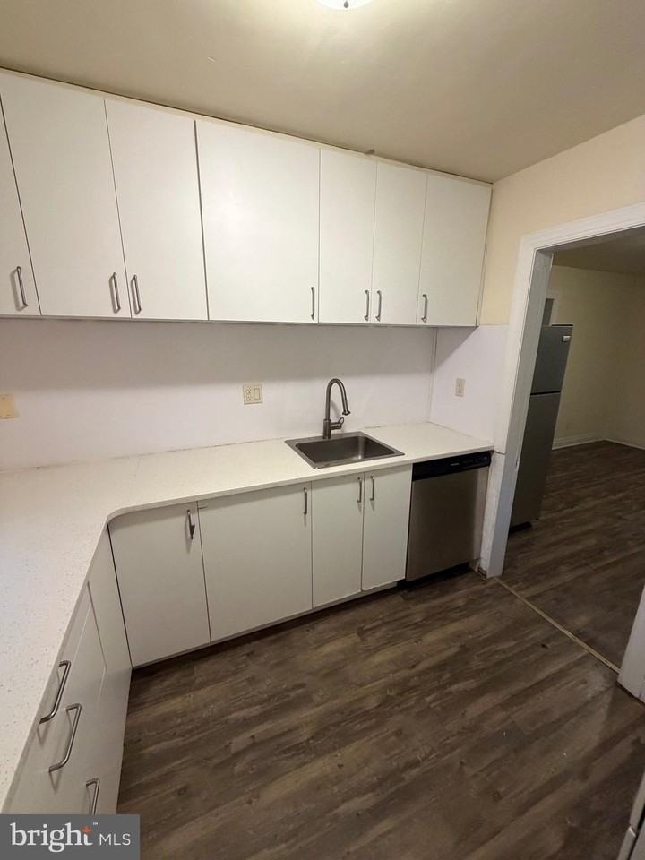 81 E Park Pl - Photo 3 of 14