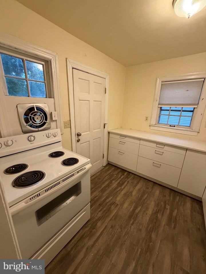 81 E Park Pl - Photo 4 of 14
