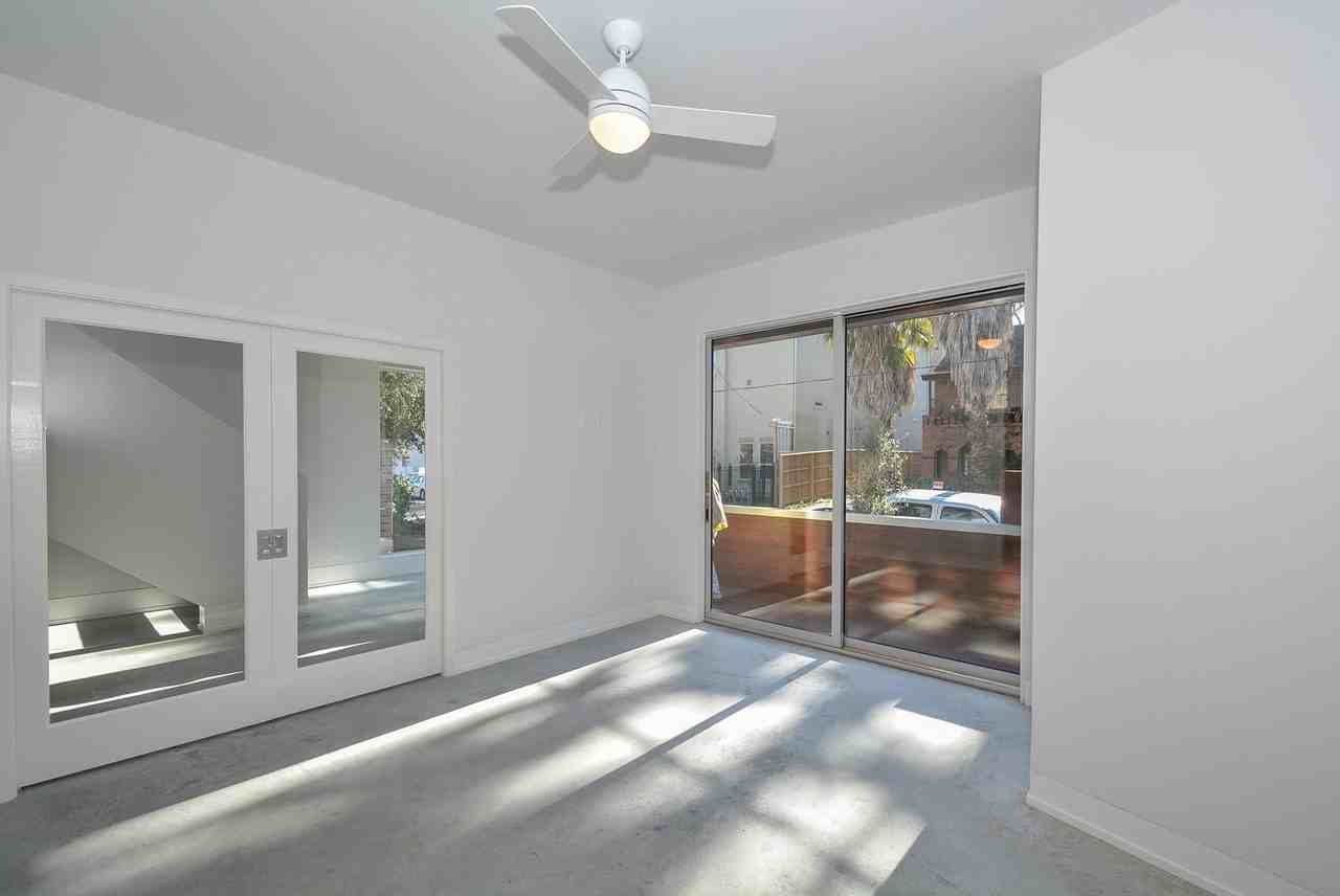 1907 Oakdale St - Photo 3 of 18
