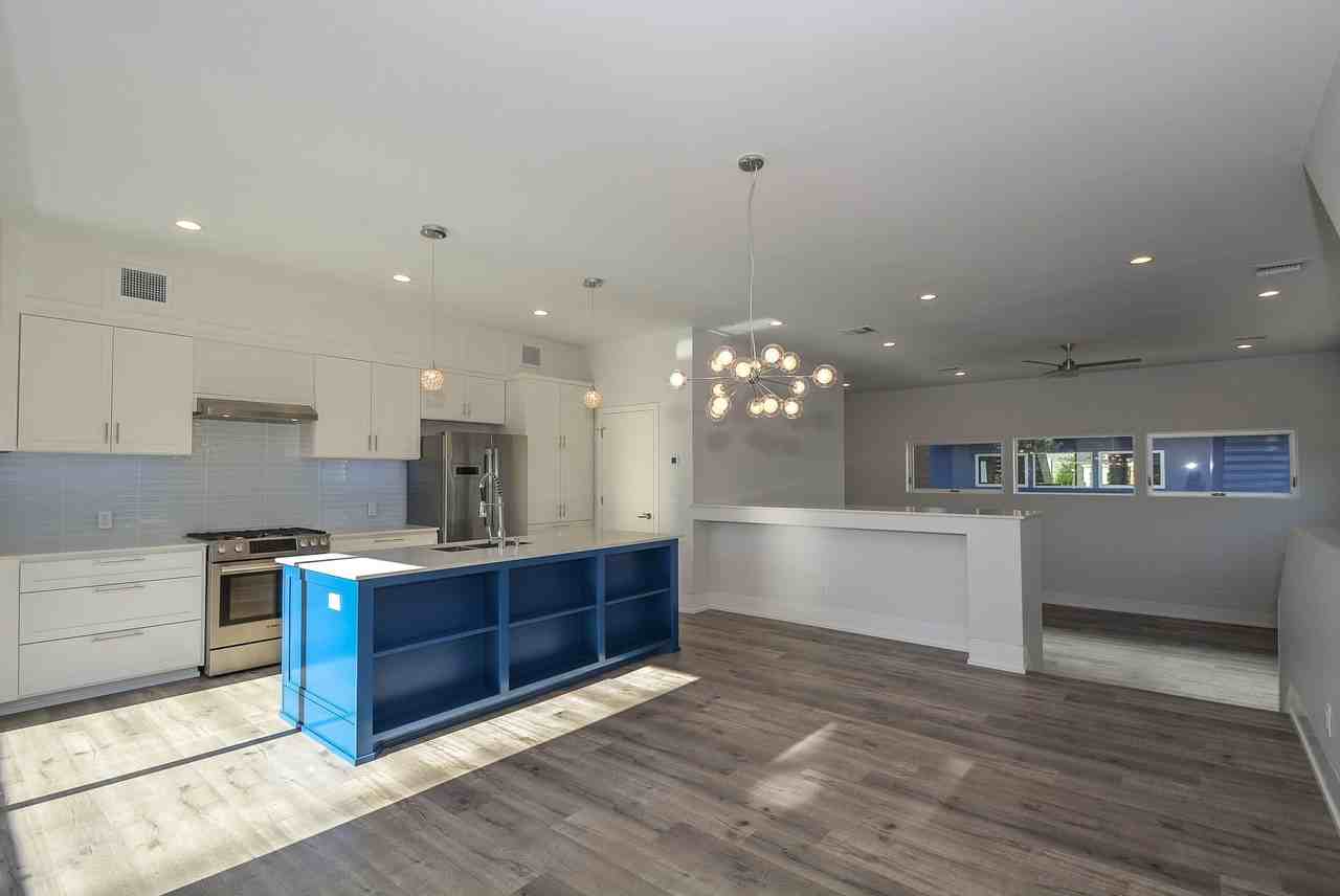 1907 Oakdale St - Photo 5 of 18