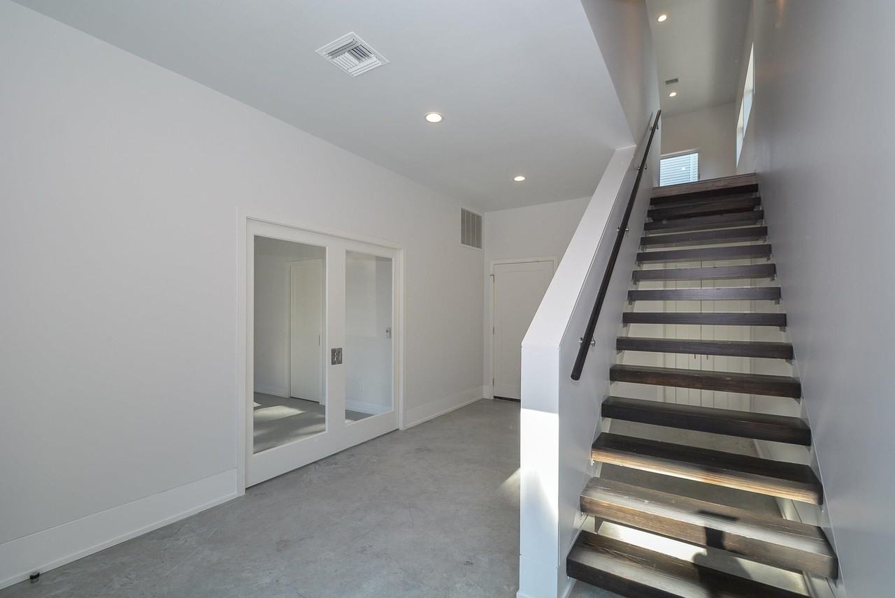 1907 Oakdale St - Photo 6 of 18