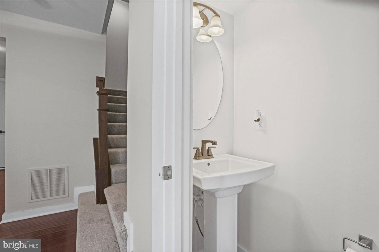 6302 Greenleigh Ave - Photo 4 of 41