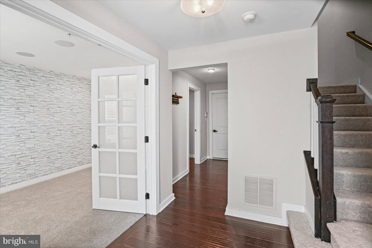 6302 Greenleigh Ave - Photo 5 of 41