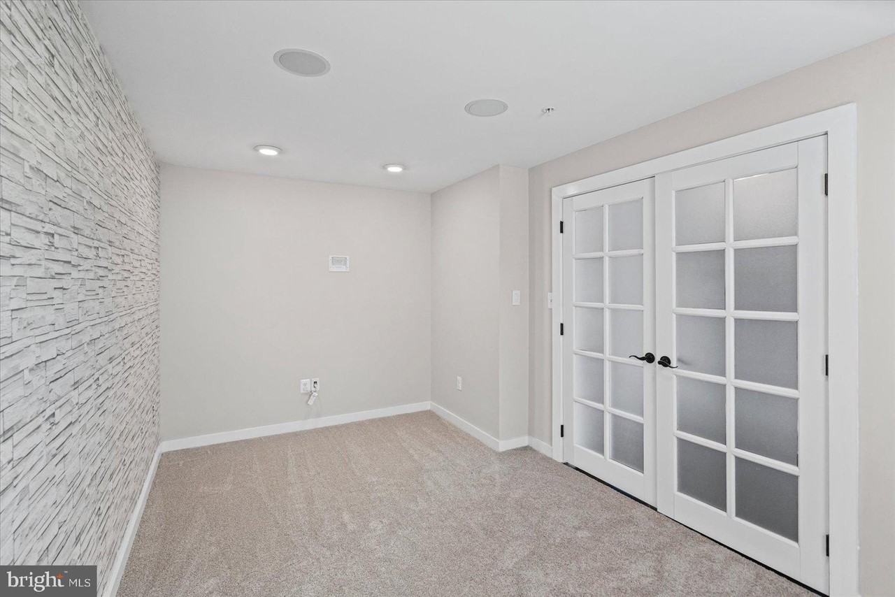 6302 Greenleigh Ave - Photo 6 of 41