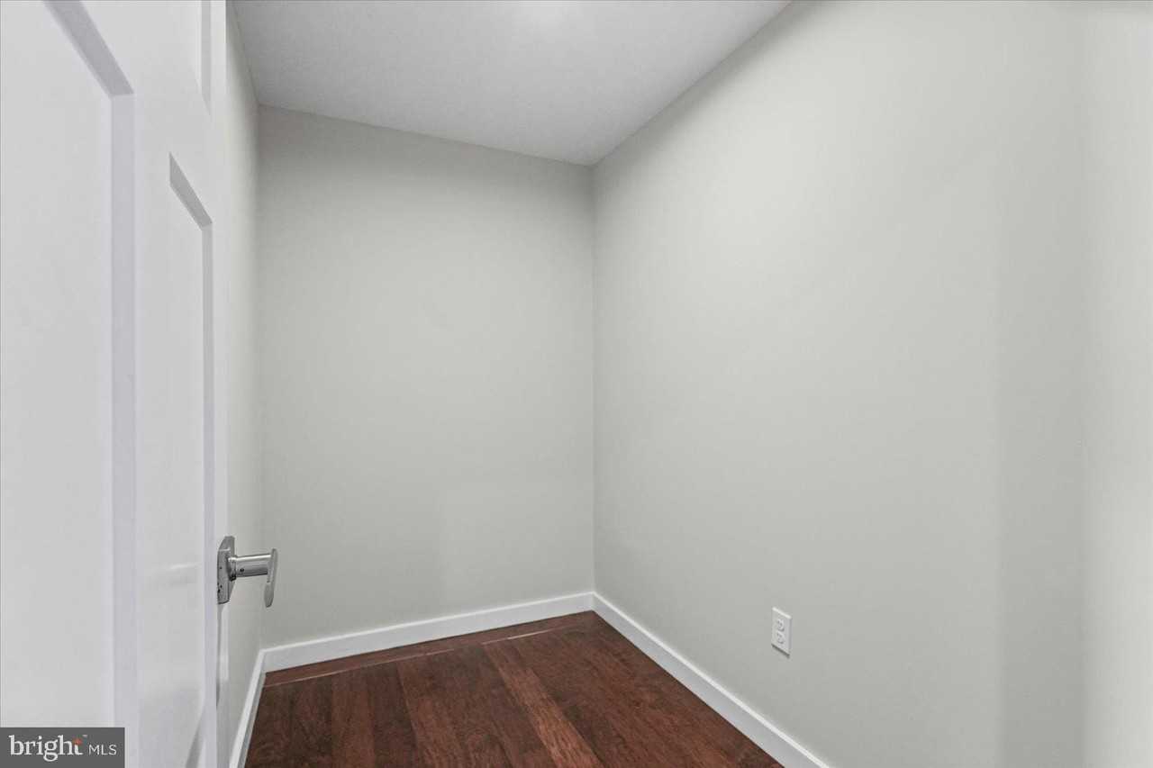 6302 Greenleigh Ave - Photo 7 of 41