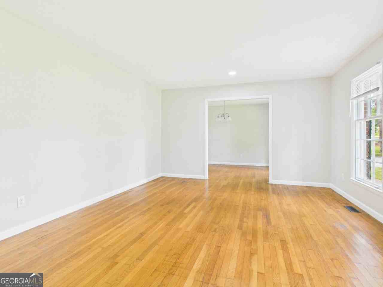 1881 Tanglewood Rd - Photo 3 of 17