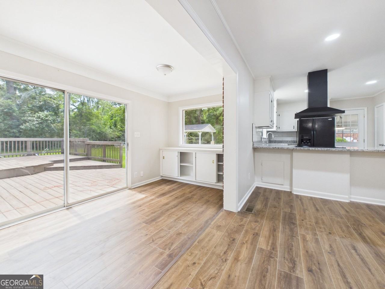 1881 Tanglewood Rd - Photo 6 of 17