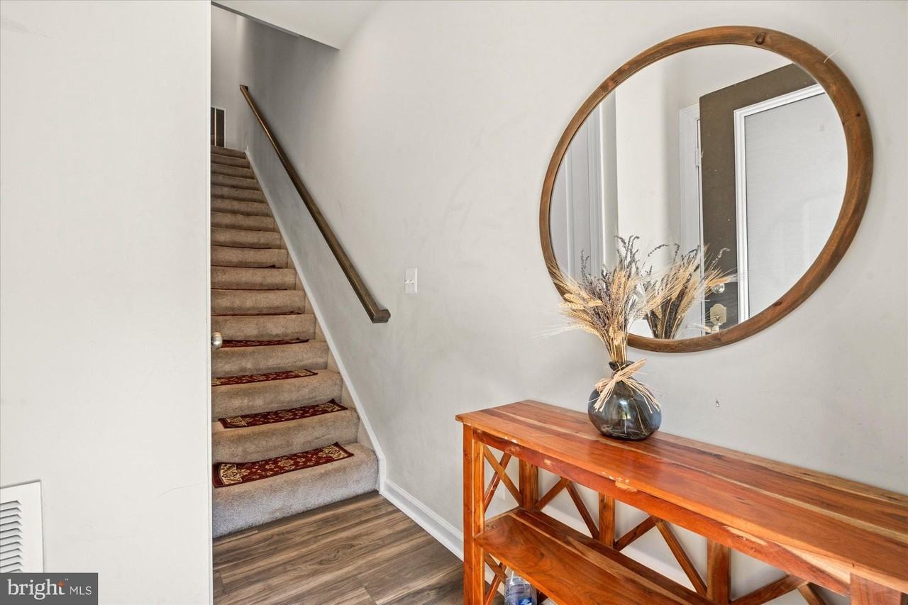 8156 Tompkins St - Photo 4 of 33