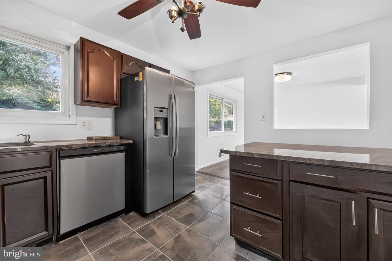 1700 Jarvis Ave - Photo 5 of 18