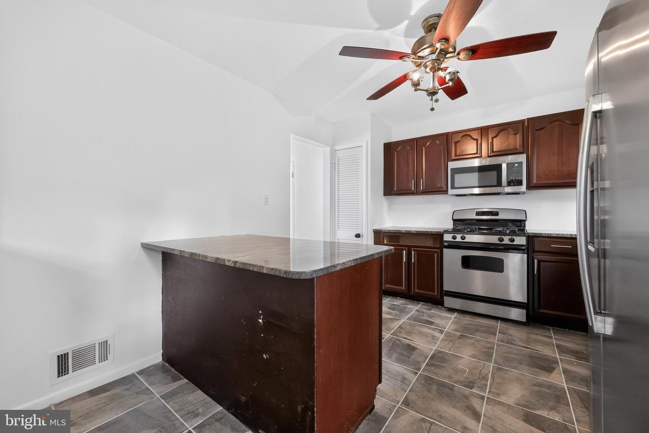 1700 Jarvis Ave - Photo 6 of 18