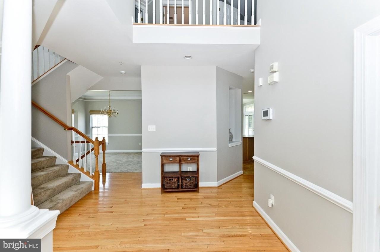 8006 Kingsmill Rd - Photo 3 of 47