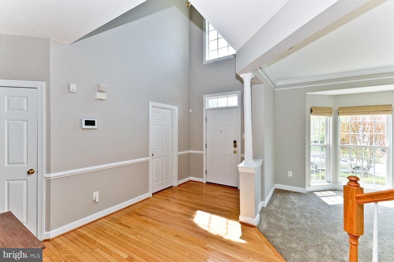 8006 Kingsmill Rd - Photo 4 of 47