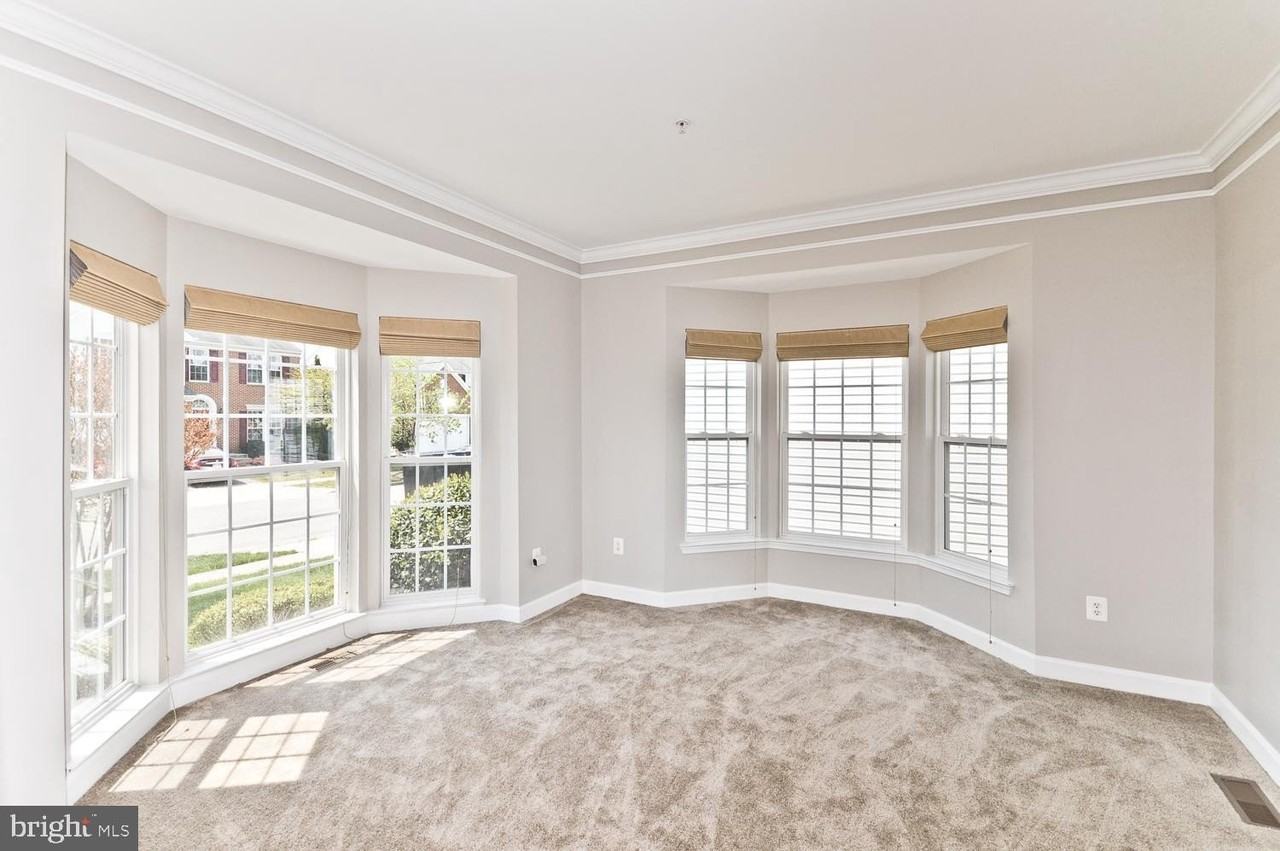 8006 Kingsmill Rd - Photo 5 of 47