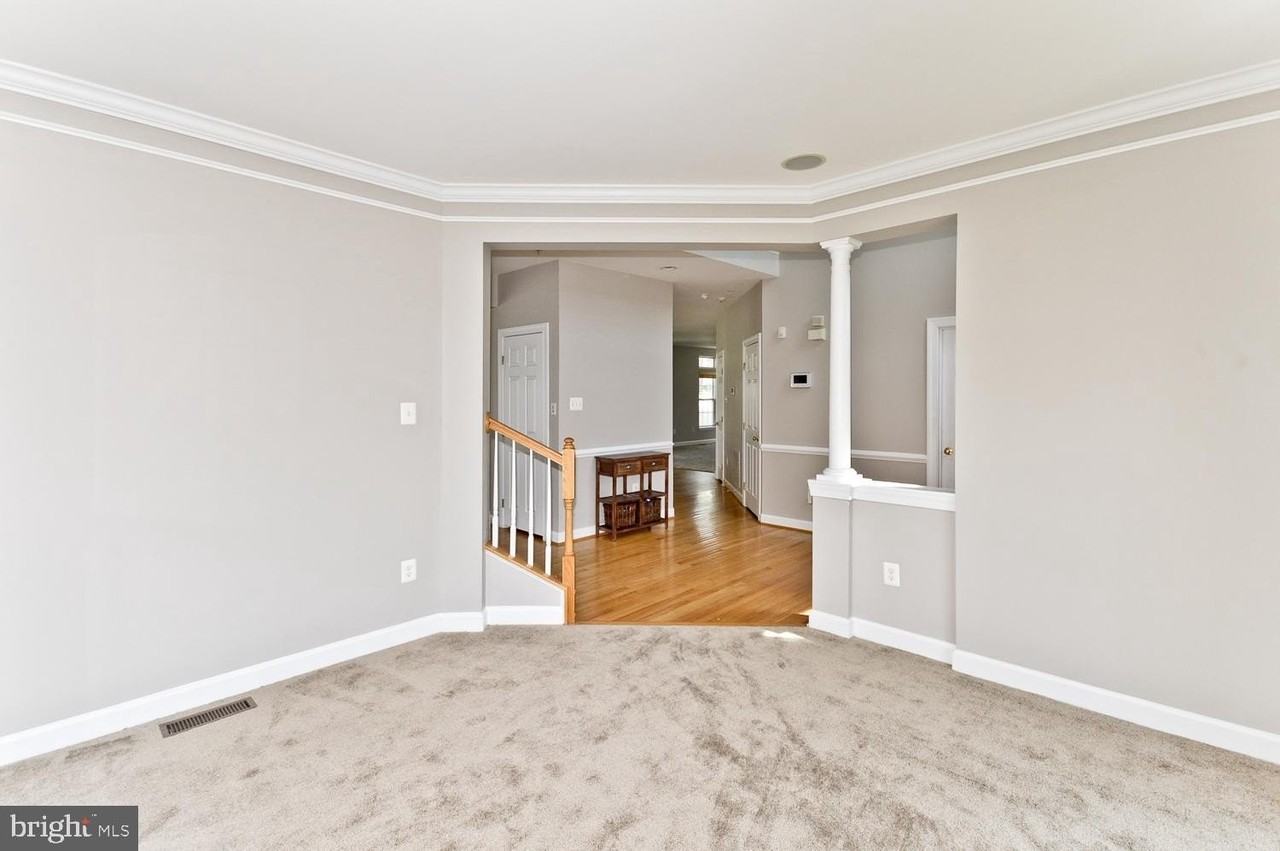8006 Kingsmill Rd - Photo 6 of 47