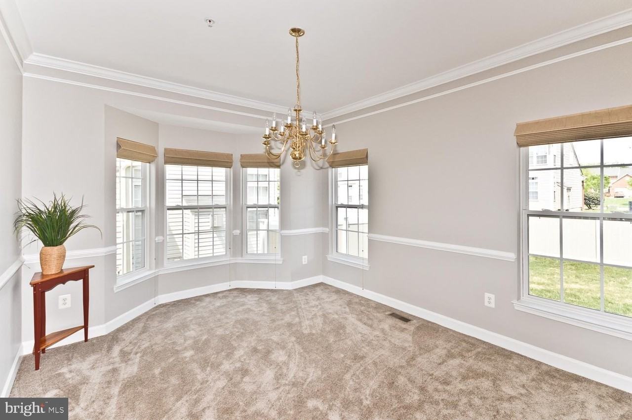 8006 Kingsmill Rd - Photo 7 of 47