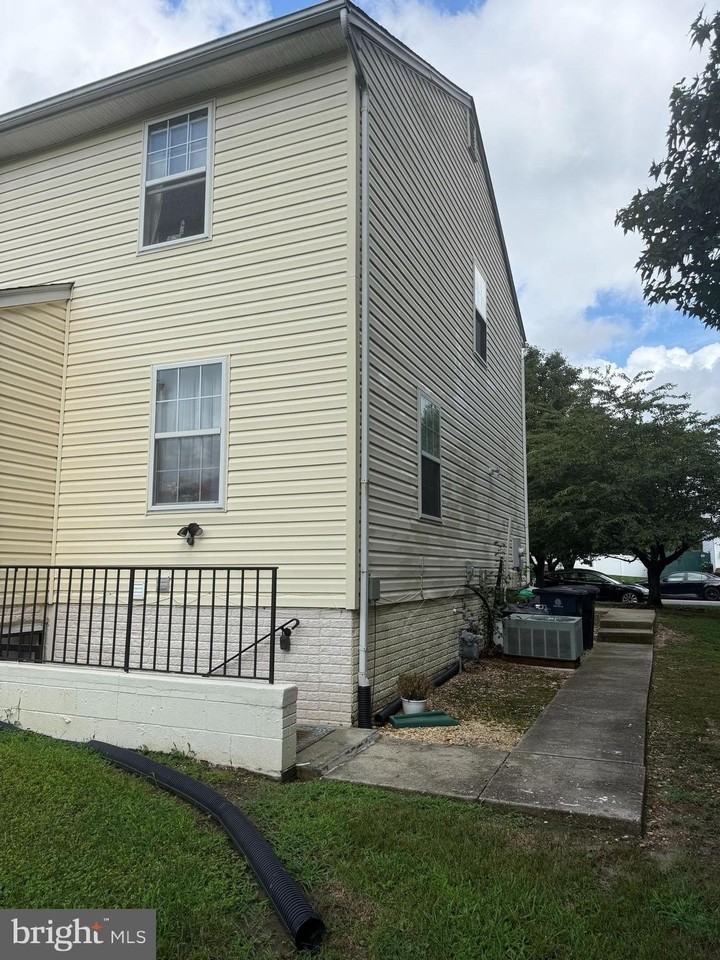 5909 Plata St - Photo 4 of 35