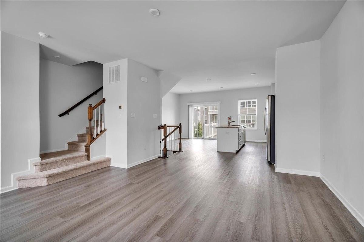 7 Hamilton Ct - Photo 4 of 19