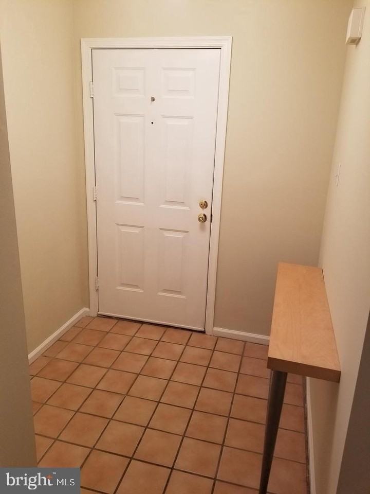 932 Washington Pl #32 - Photo 2 of 15