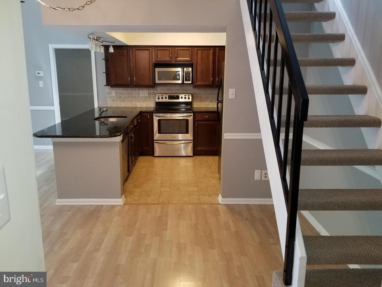 932 Washington Pl #32 - Photo 5 of 15