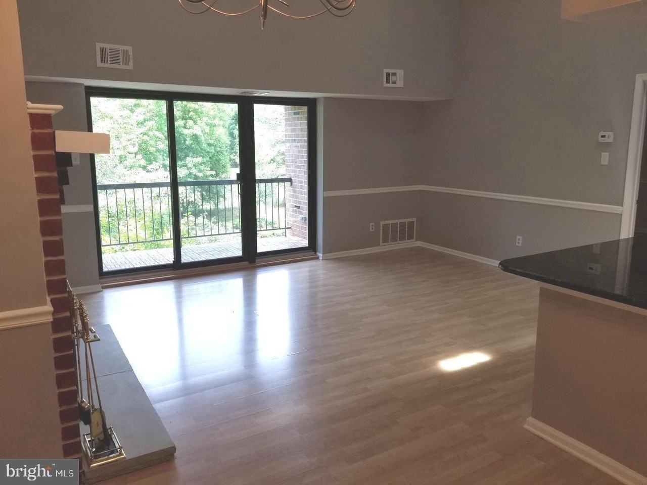 932 Washington Pl #32 - Photo 7 of 15