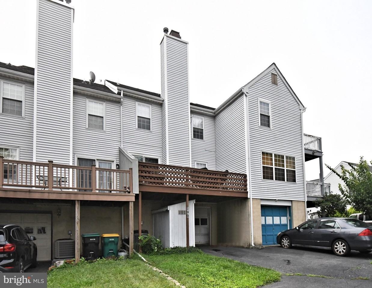 190 Barry Ave - Photo 3 of 27