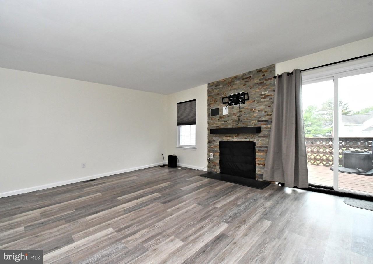 190 Barry Ave - Photo 6 of 27
