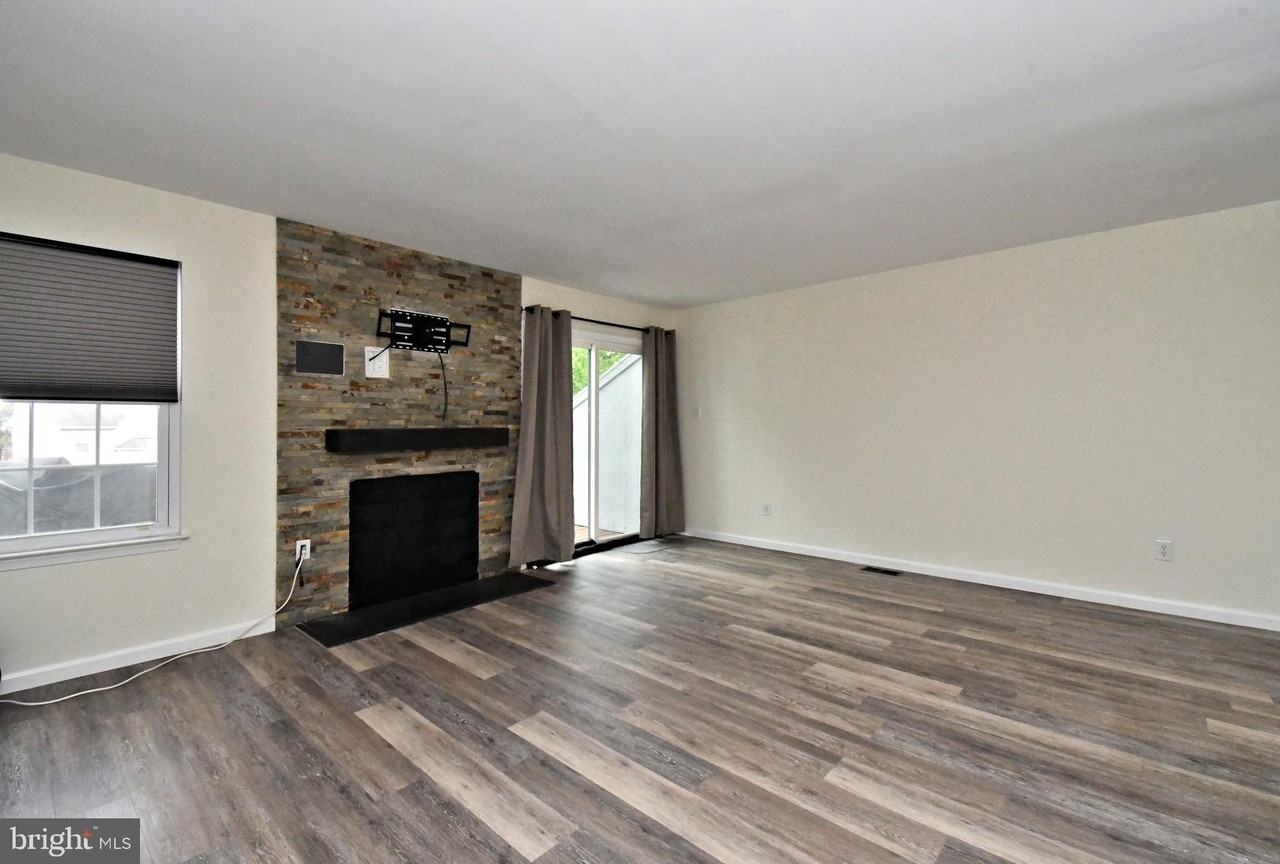 190 Barry Ave - Photo 7 of 27