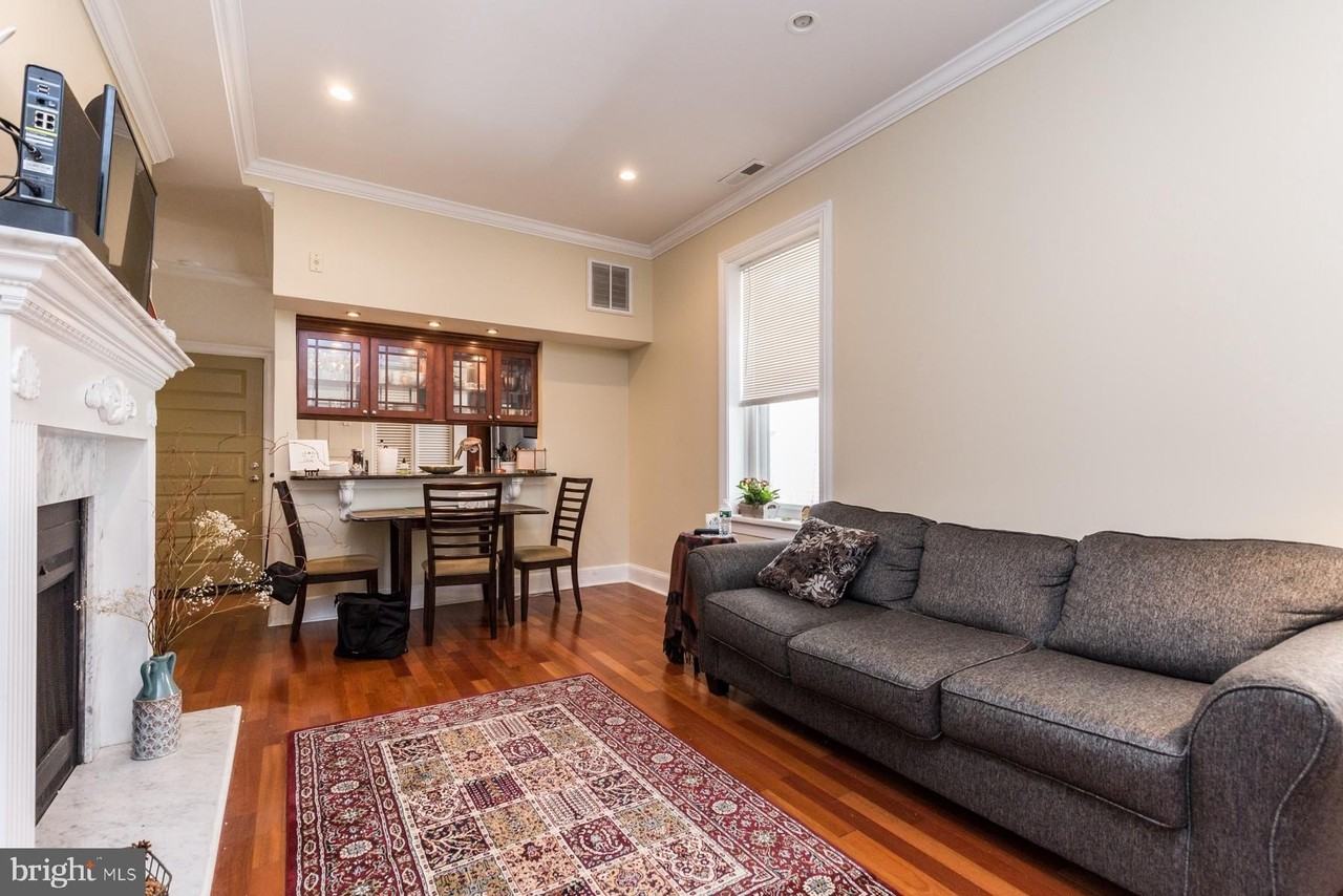 1712 Wallace St #202 - Photo 4 of 17