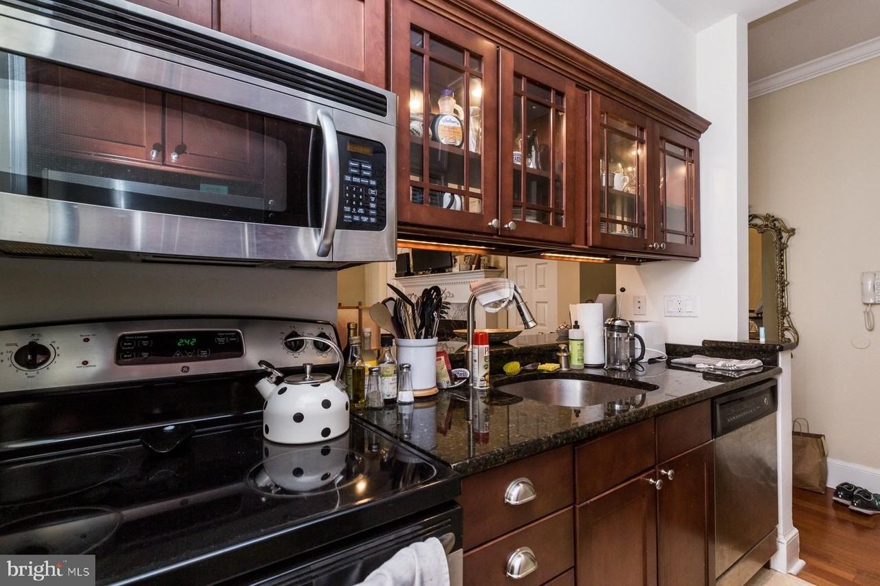 1712 Wallace St #202 - Photo 7 of 17