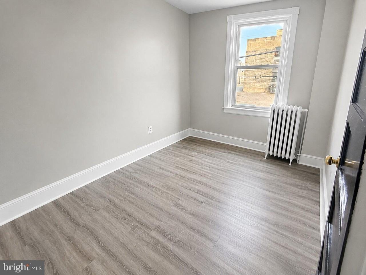 994 Carver St - Photo 3 of 11