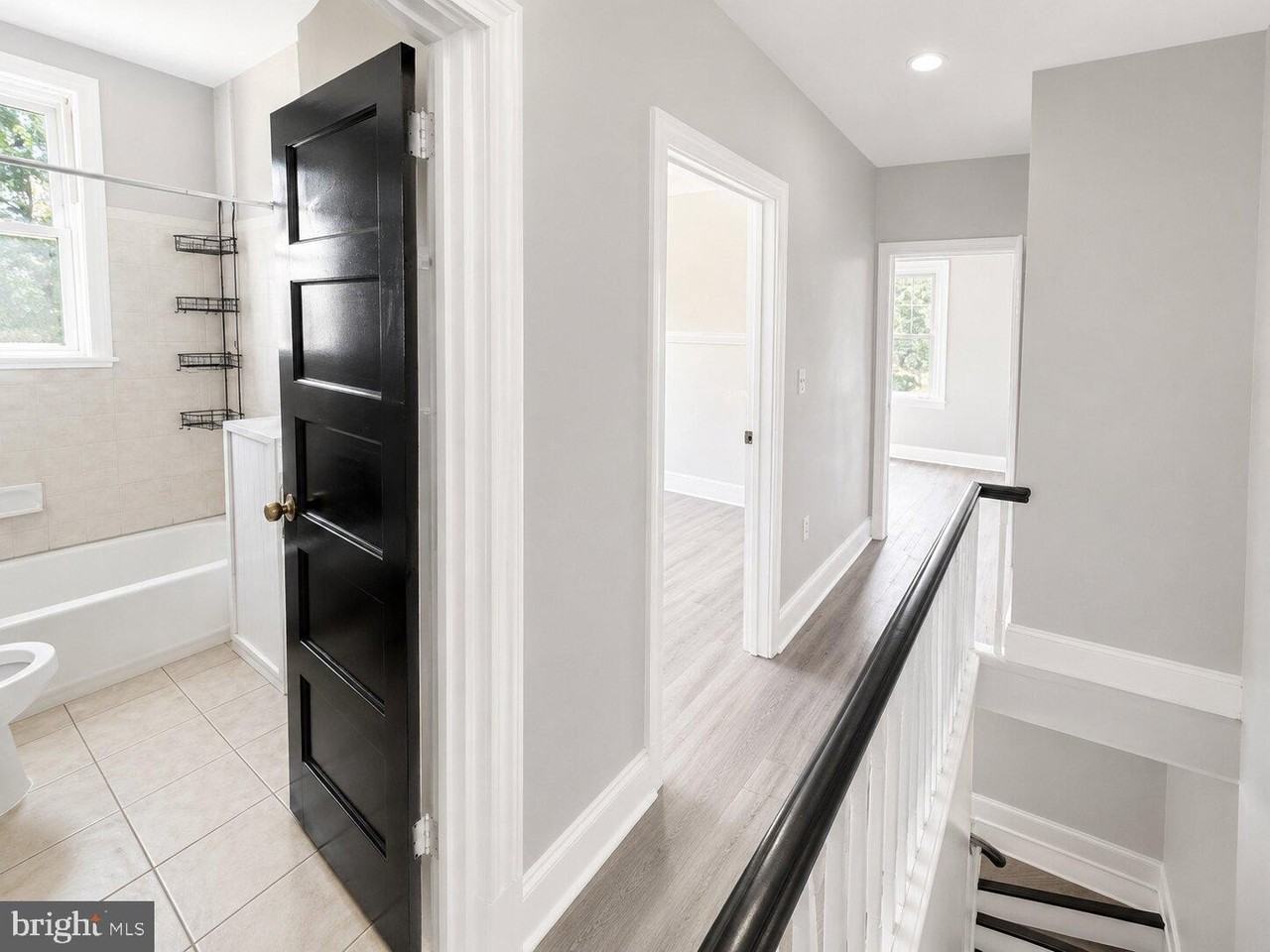 994 Carver St - Photo 4 of 11