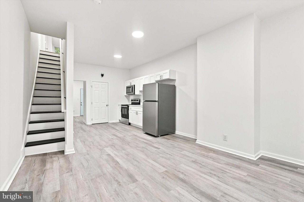 3238 N Woodstock St - Photo 2 of 14