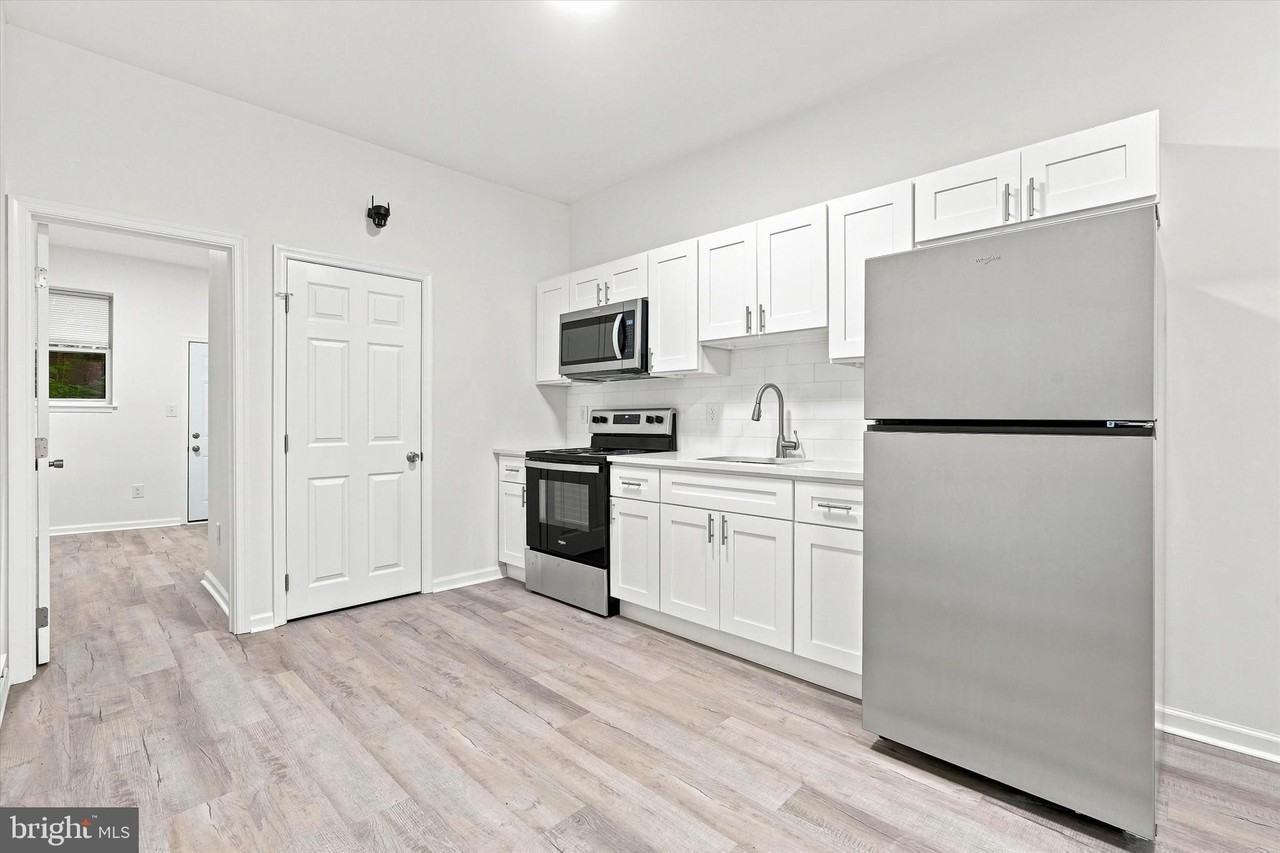 3238 N Woodstock St - Photo 3 of 14