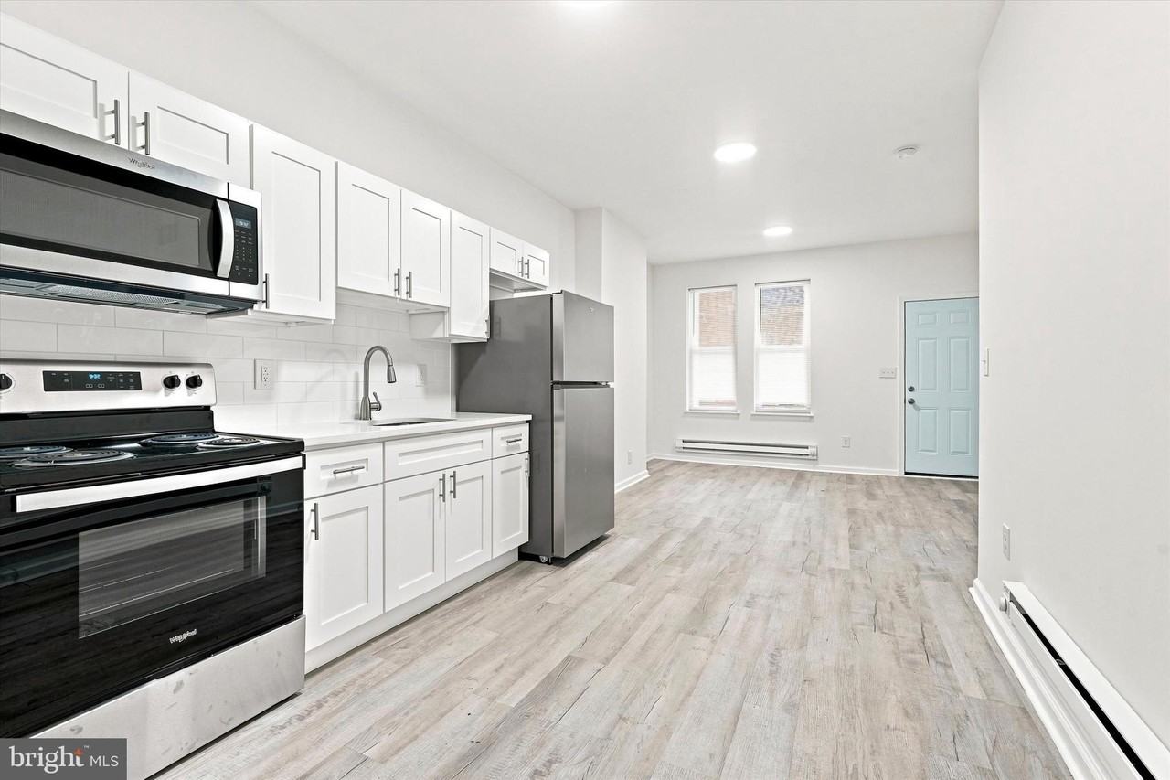 3238 N Woodstock St - Photo 4 of 14