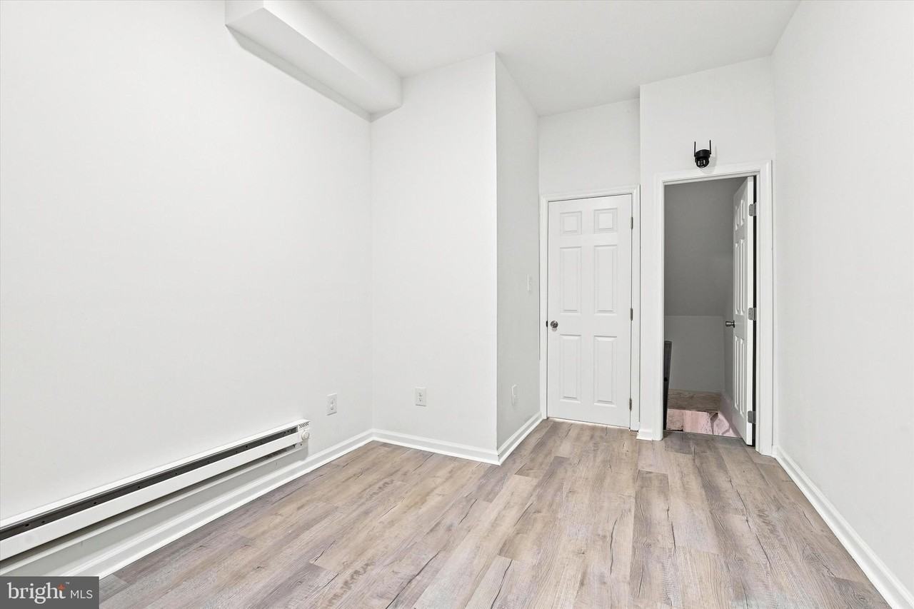3238 N Woodstock St - Photo 5 of 14