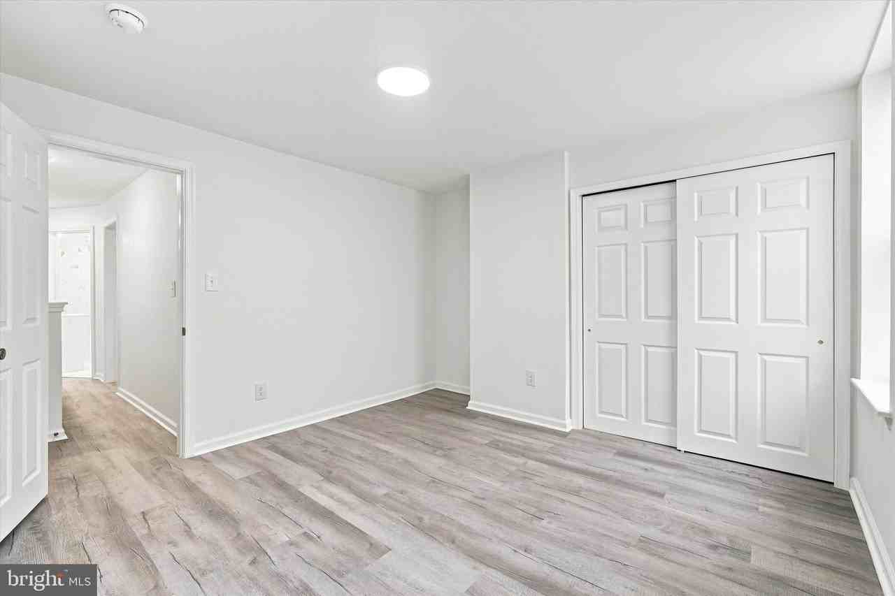 3238 N Woodstock St - Photo 6 of 14