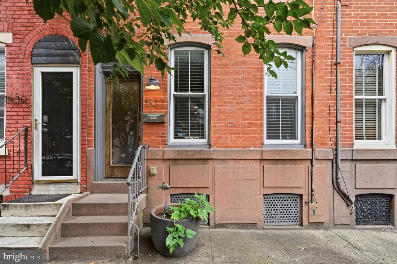 1532 E Berks St - Photo 2 of 25