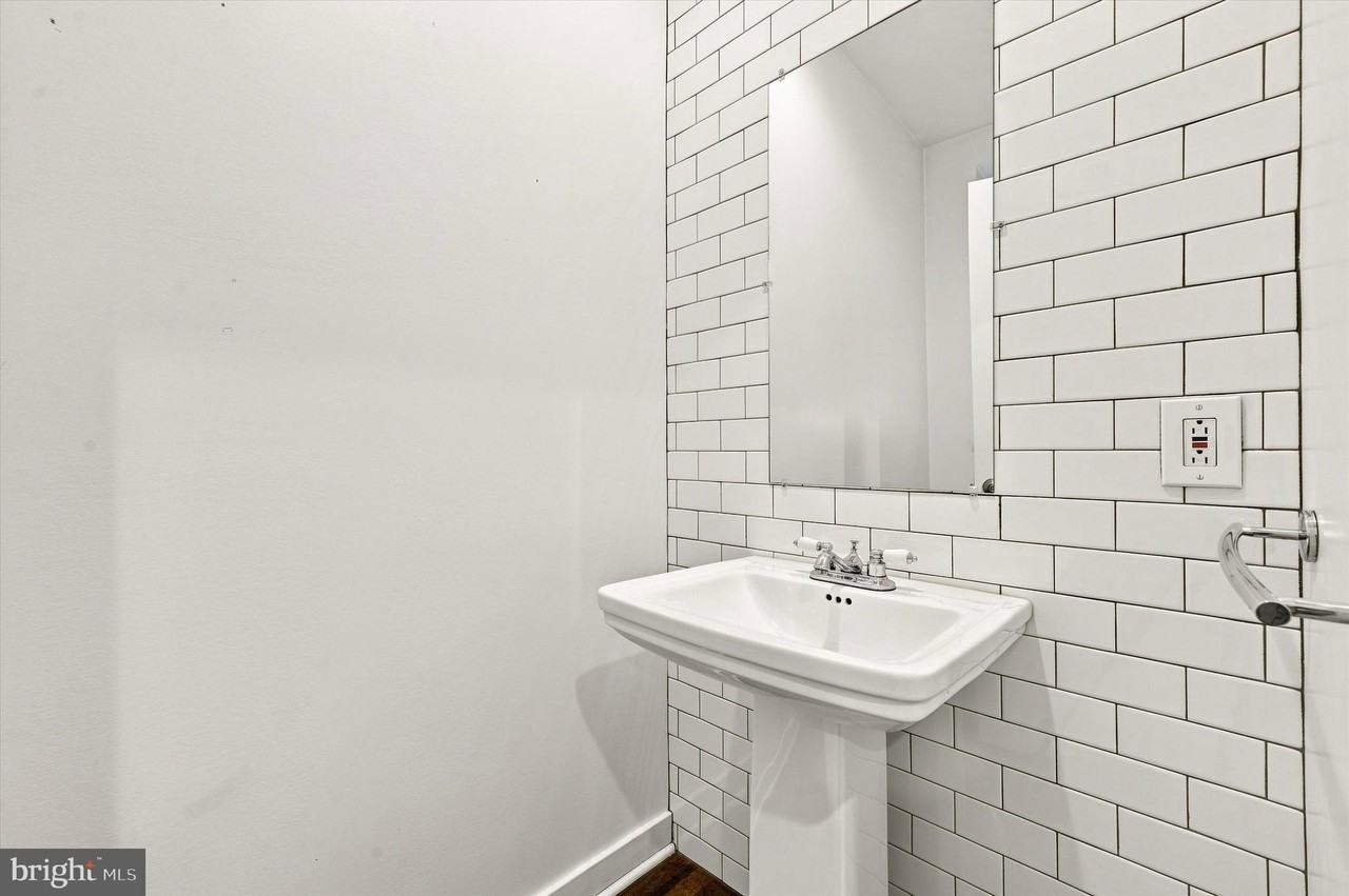 1532 E Berks St - Photo 7 of 25