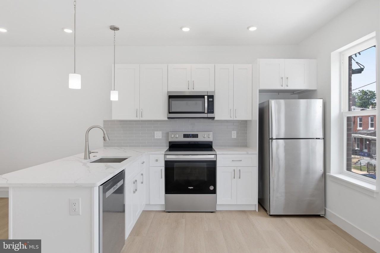 3637 N 16th St #C - Photo 3 of 17