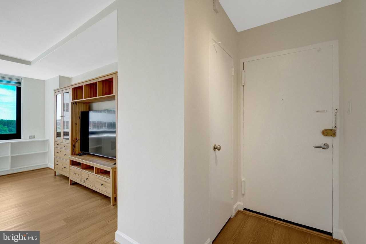 1021 Arlington Blvd #818 - Photo 4 of 25