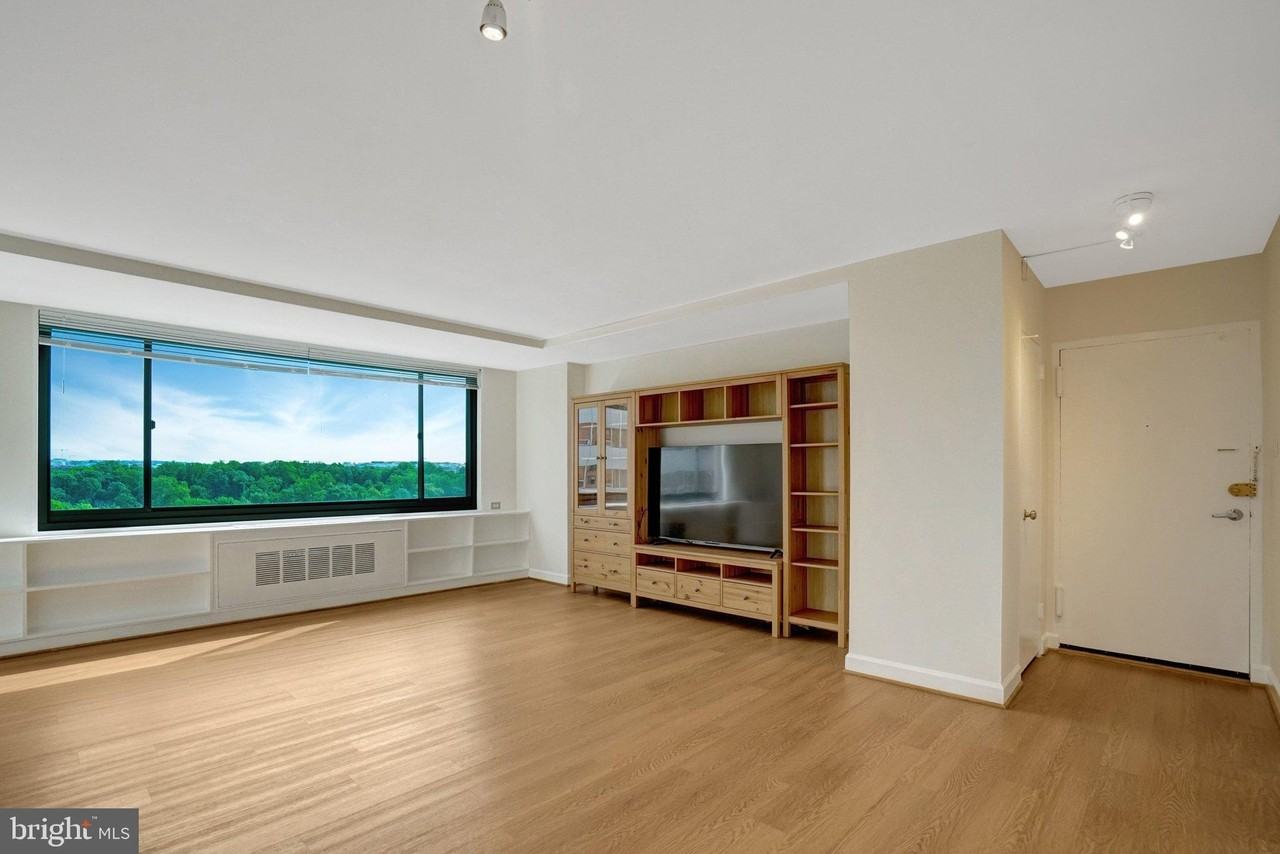 1021 Arlington Blvd #818 - Photo 5 of 25