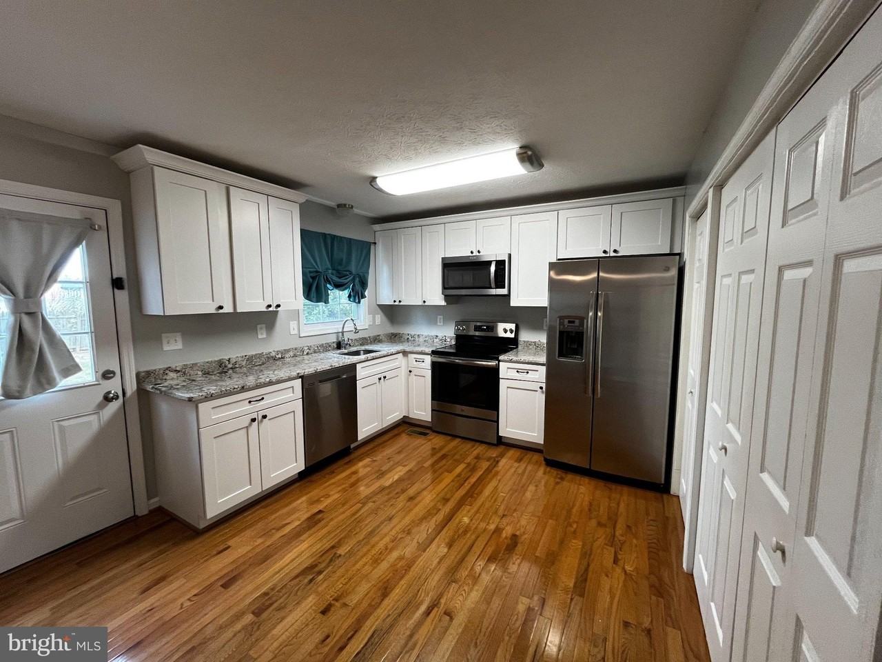 202 Carroll Dr - Photo 5 of 15