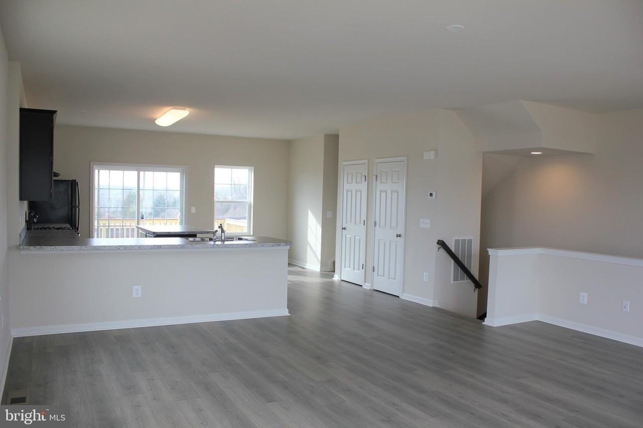 232 Parkland Dr - Photo 2 of 18