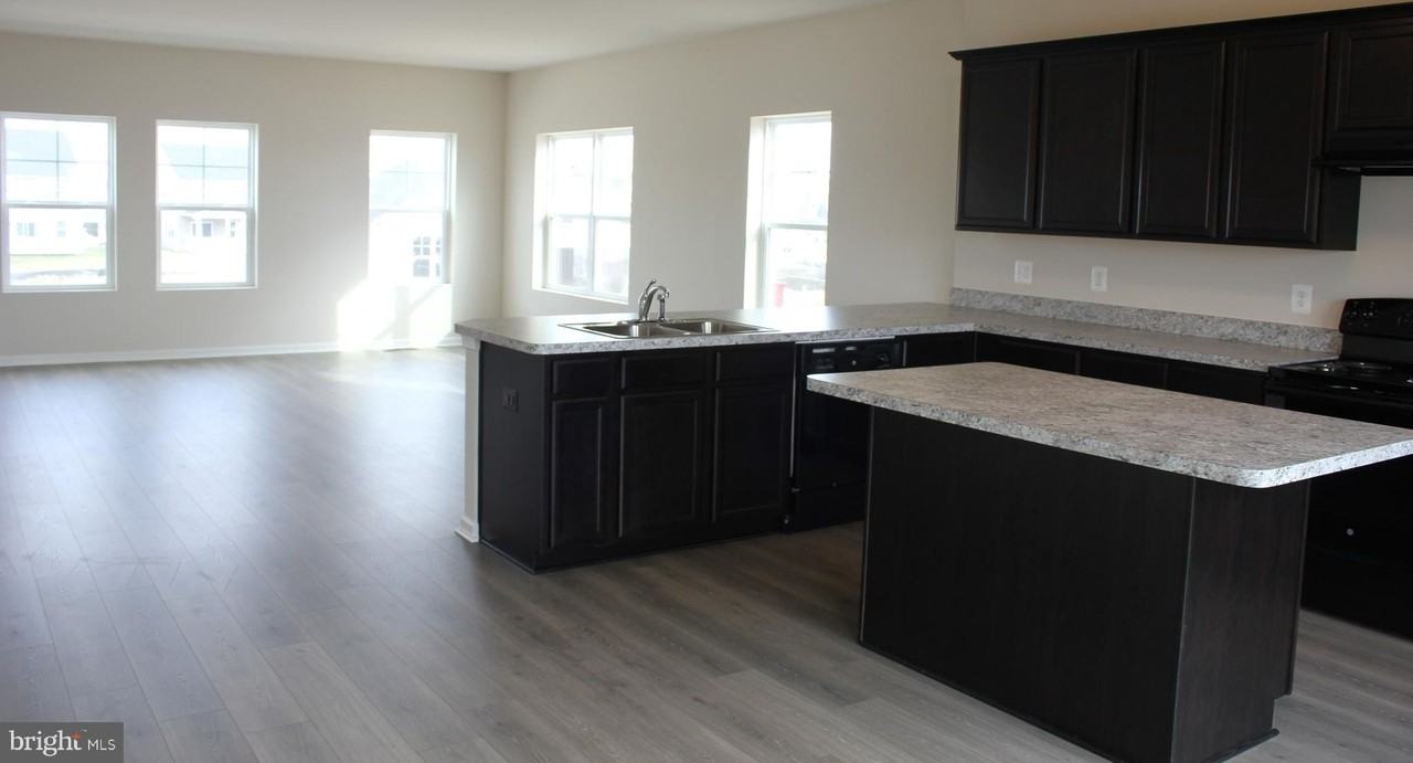 232 Parkland Dr - Photo 5 of 18