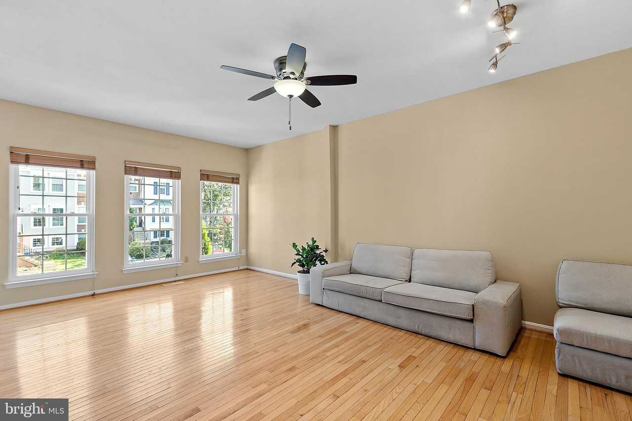 13129 Englishwood Ln - Photo 5 of 46