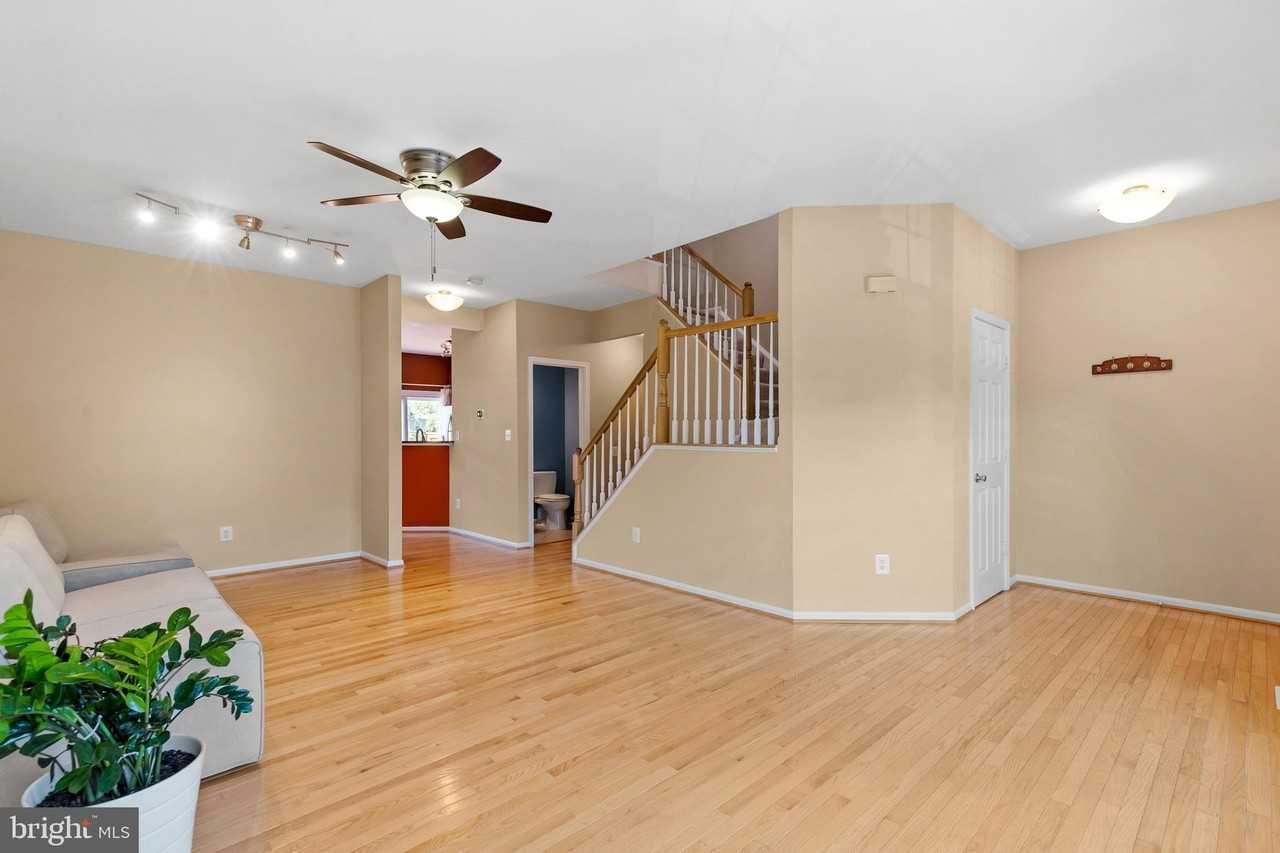 13129 Englishwood Ln - Photo 7 of 46
