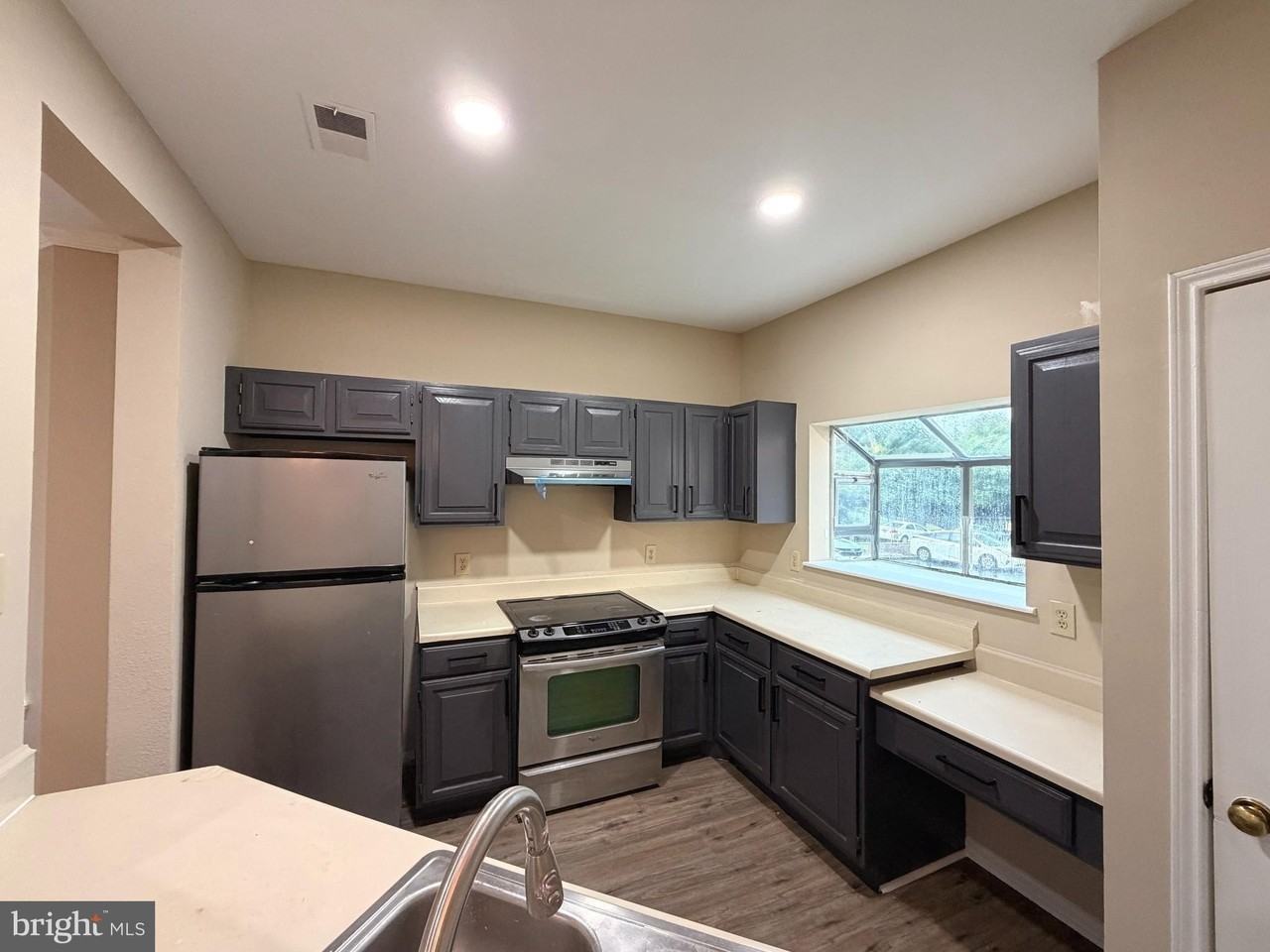666 Gateway Dr Se #501 - Photo 5 of 28