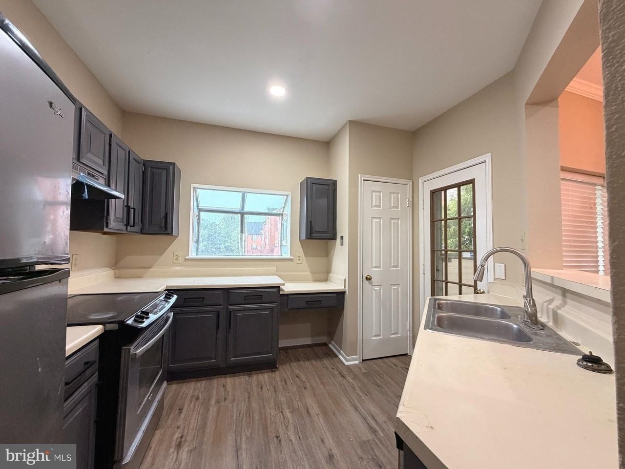 666 Gateway Dr Se #501 - Photo 6 of 28