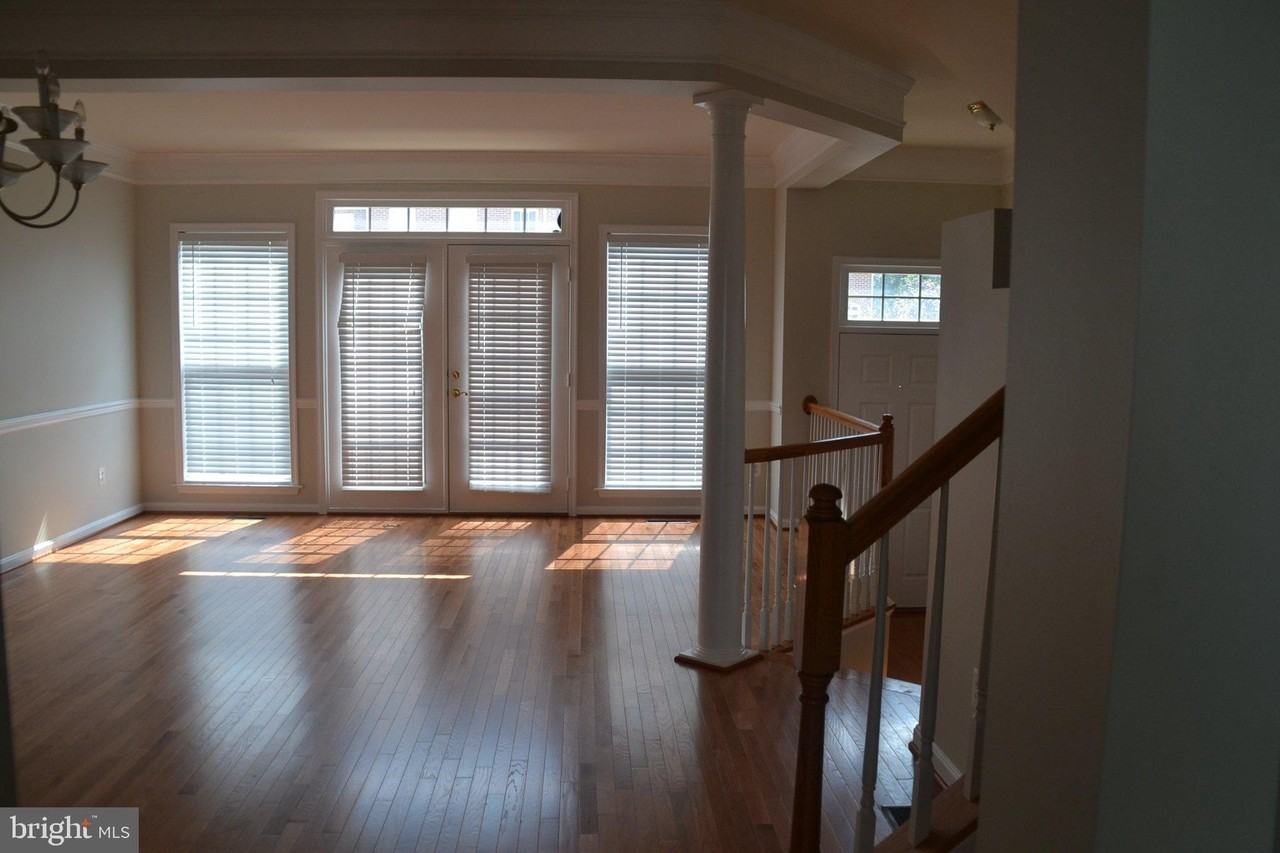 21958 Windy Oaks Sq - Photo 2 of 20